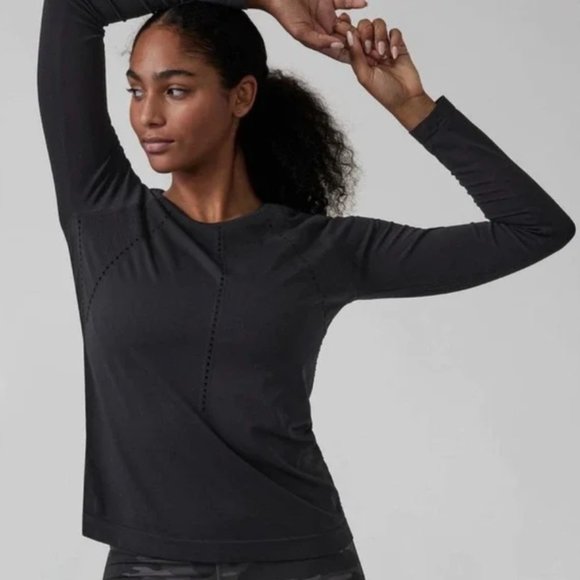 Athleta Tops - Athleta Black Foothills Seamless Long Sleeve Perforated Top